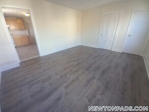 18 Lincoln St in Newton, MA - Building Photo - Building Photo