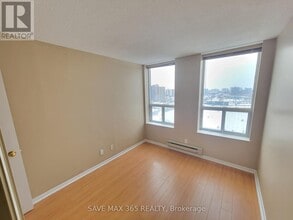 330 McCowan Rd in Toronto, ON - Building Photo - Building Photo