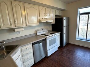 8905 S Swan Cir, Unit 8905 Swan Cir in St. Louis, MO - Building Photo - Building Photo