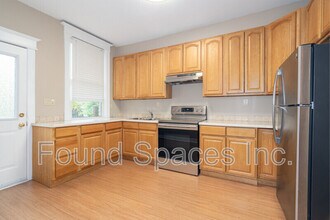 26 Rosslyn Ave N in Hamilton, ON - Building Photo - Building Photo