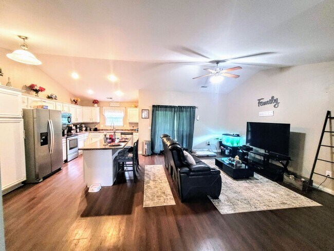 109 Pioneer Ct in Waynesville, MO - Building Photo - Building Photo