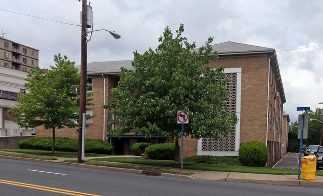Lehigh Court in Hackensack, NJ - Foto de edificio - Building Photo