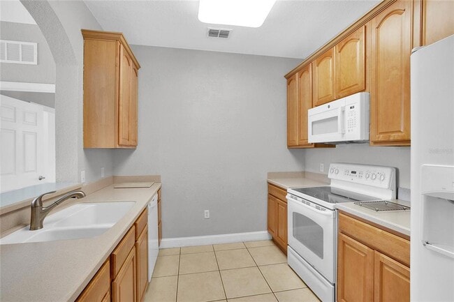 4814 Cayview Ave in Orlando, FL - Foto de edificio - Building Photo