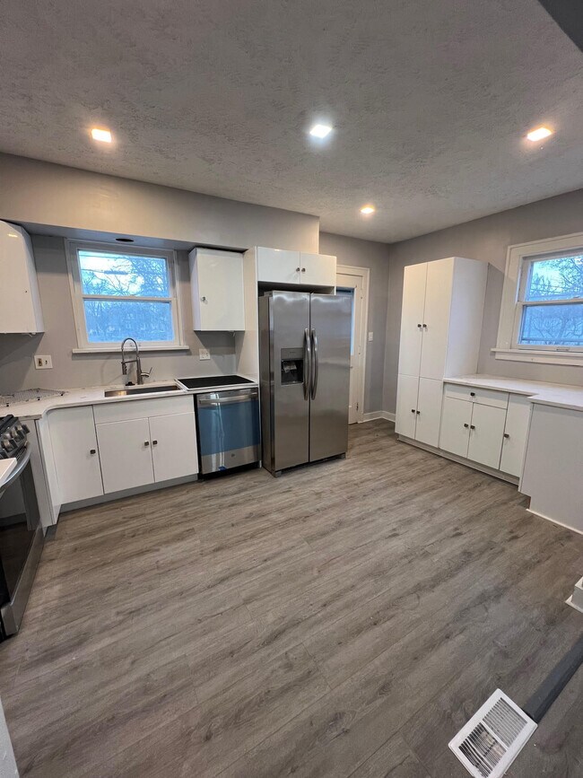 2215 Godnor Rd in South Euclid, OH - Building Photo - Building Photo