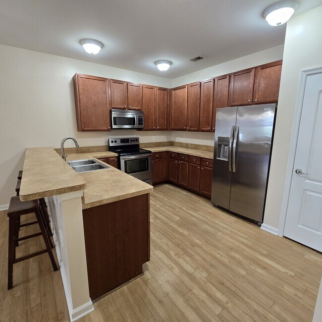 5321 Warminster Dr in Virginia Beach, VA - Building Photo - Building Photo