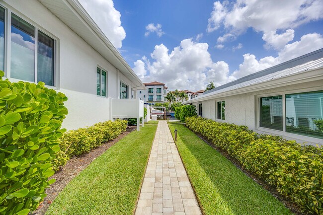 1395 Curlew Ave in Naples, FL - Building Photo - Building Photo