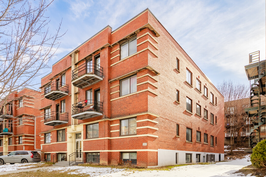 3770 De La Côte-Sainte-Catherine Ch in Montréal, QC - Building Photo