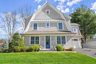 4 Vani Ct in Westport, CT - Building Photo