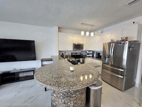 11500 NW 79th Ln in Medley, FL - Building Photo - Building Photo
