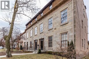 212 Bay St S in Hamilton, ON - Building Photo