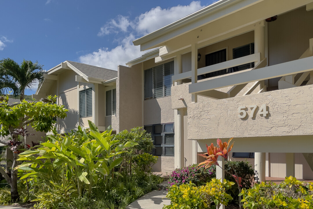 Mariners Village in Honolulu, HI - Building Photo