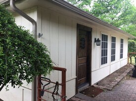 2102 W Bear Creek Rd in Red Oak, TX - Building Photo