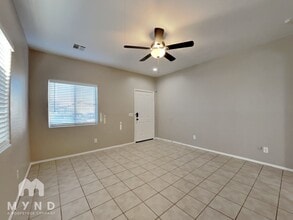 5651 S 11th Dr in Phoenix, AZ - Foto de edificio - Building Photo