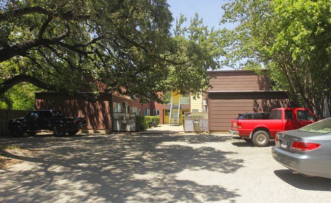 Redwood Apartments in Austin, TX - Building Photo - Building Photo