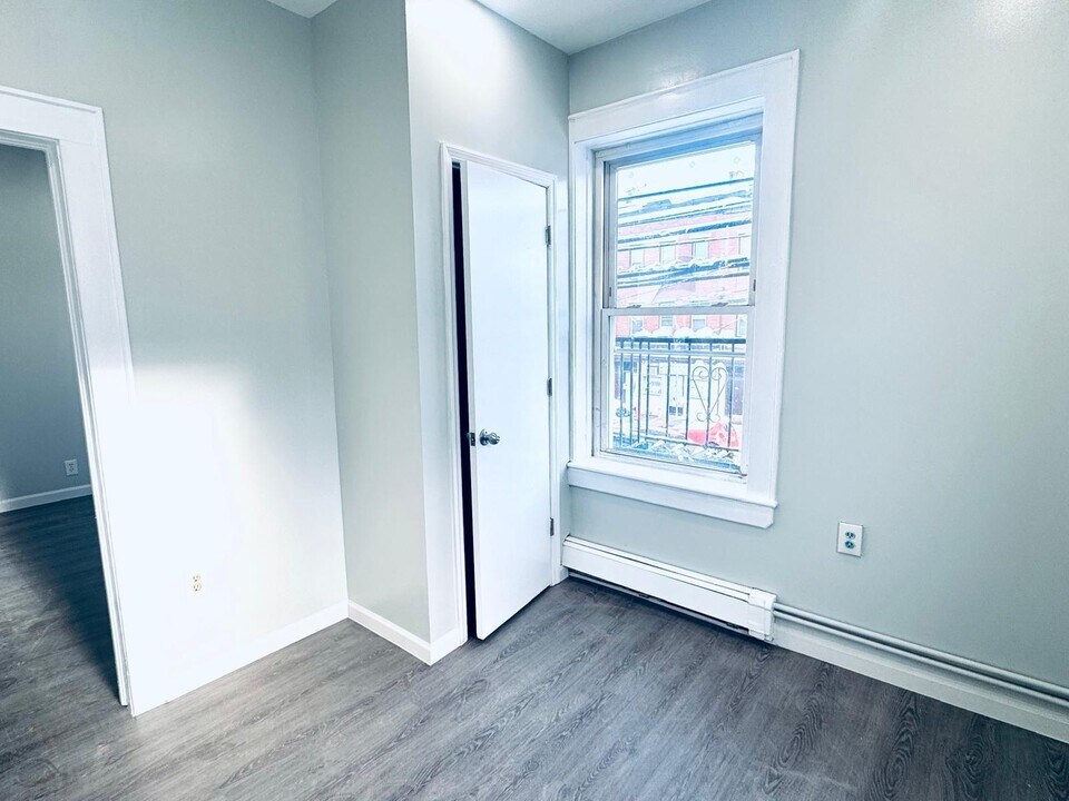 113 Mallory Ave in Jersey City, NJ - Building Photo