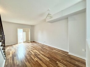 89 Willow Ln in Grimsby, ON - Building Photo - Building Photo