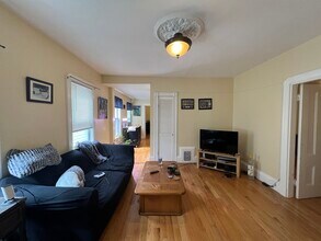 7 Jay St in Somerville, MA - Foto de edificio - Building Photo