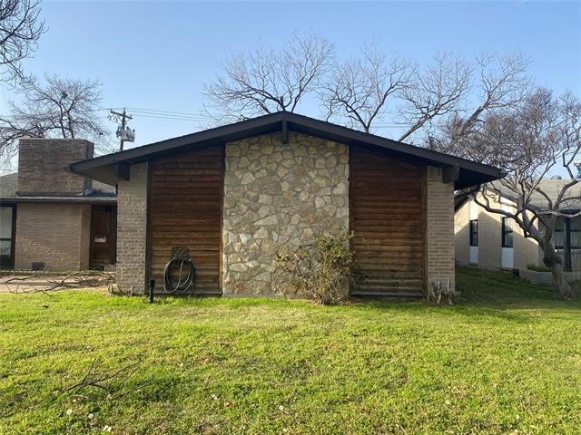 12043 High Meadow Dr in Dallas, TX - Foto de edificio