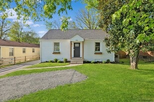 902 Broadmoor Dr in Nashville, TN - Building Photo