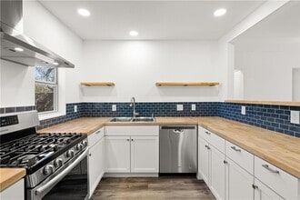214 W Davilla St in Bartlett, TX - Building Photo - Building Photo
