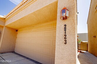 2723 E Schiliro Cir in Phoenix, AZ - Building Photo - Building Photo