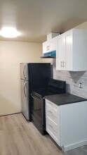 3022 NE 137th St, Unit 8 in Seattle, WA - Building Photo - Building Photo