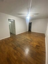 332 Greenbriar Dr in Baytown, TX - Building Photo - Building Photo