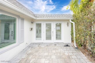 13 Hackney Ln in Naples, FL - Building Photo - Building Photo