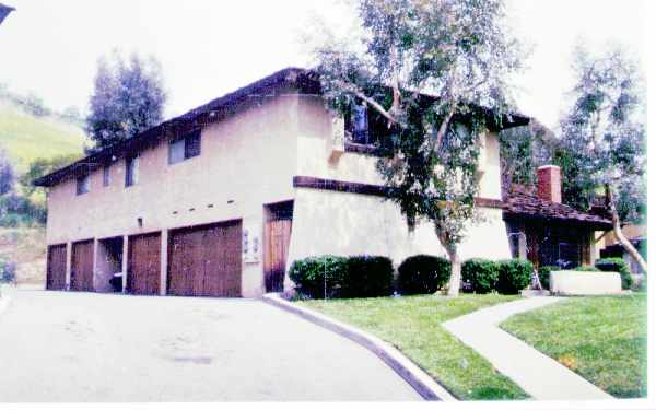 2406 Nikki Ct in West Covina, CA - Foto de edificio