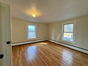 126 Beecher St-Unit -2 in Southington, CT - Building Photo - Building Photo