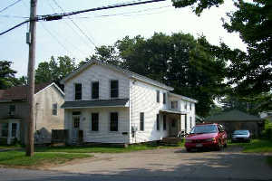 187 E 9th St in Oswego, NY - Foto de edificio