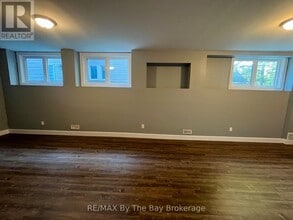 3148 Mosley St in Wasaga Beach, ON - Building Photo - Building Photo