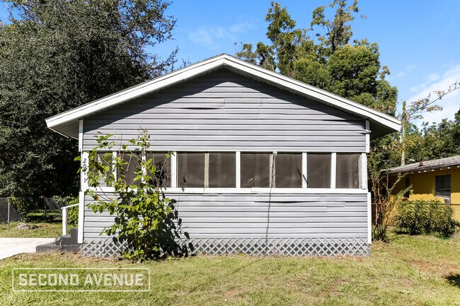 2011 W 15th St in Jacksonville, FL - Foto de edificio - Building Photo