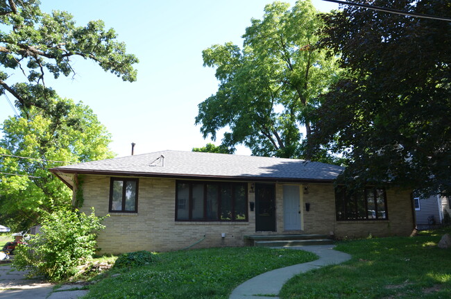 1325 Pleasant View Dr in Des Moines, IA - Building Photo - Building Photo