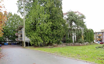 Burlington Apartments in Maple Ridge, BC - Building Photo - Building Photo