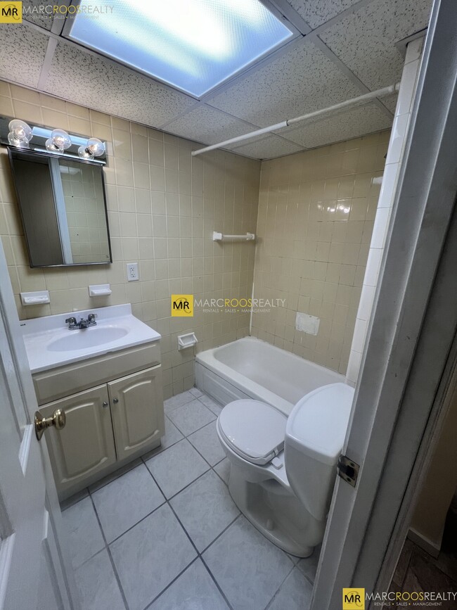 16 Glenville Ave, Unit B6 in Boston, MA - Building Photo - Building Photo