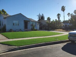 5709 Enfield Ave in Los Angeles, CA - Building Photo - Building Photo