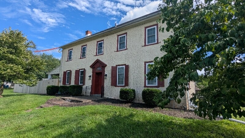 2848 E High St in Sanatoga, PA - Building Photo