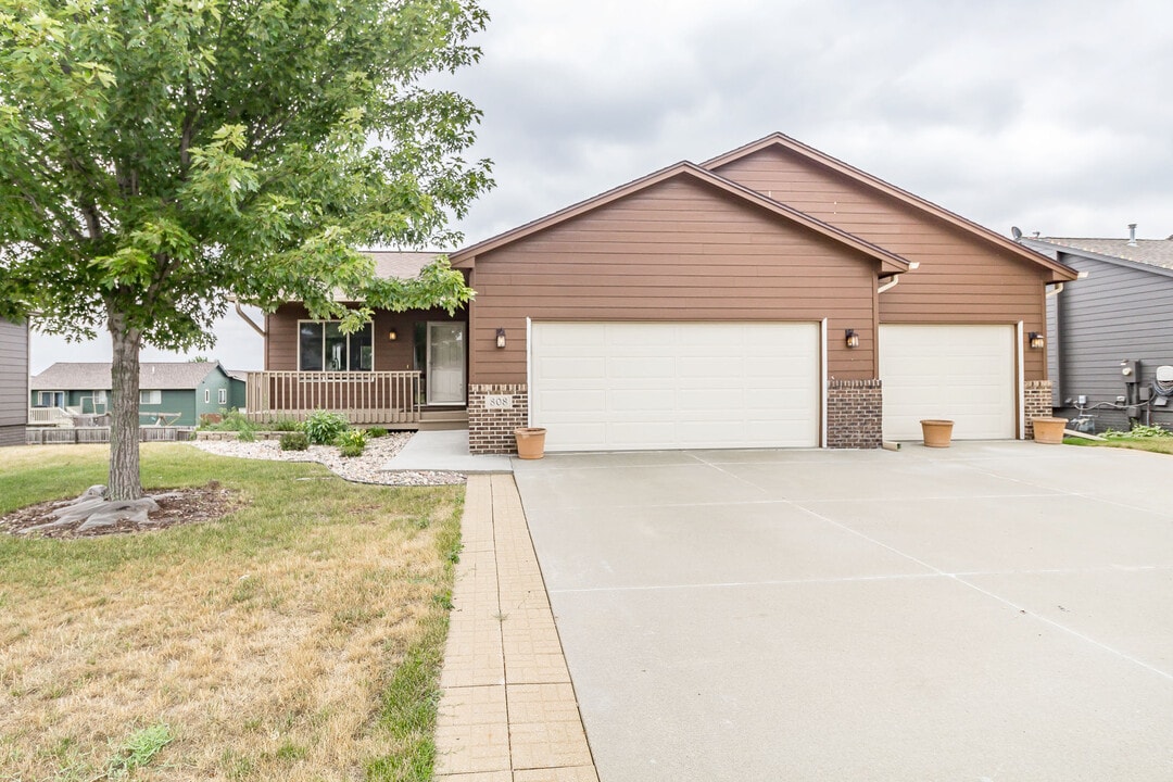 808 S Whitewood Ave in Sioux Falls, SD - Building Photo