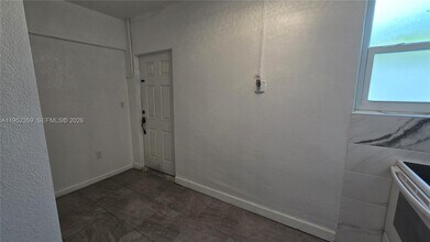 9680 NW 19th Pl in Sunrise, FL - Building Photo - Building Photo