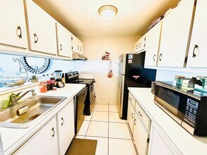 10700 SW 108th Ave in Miami, FL - Building Photo - Building Photo
