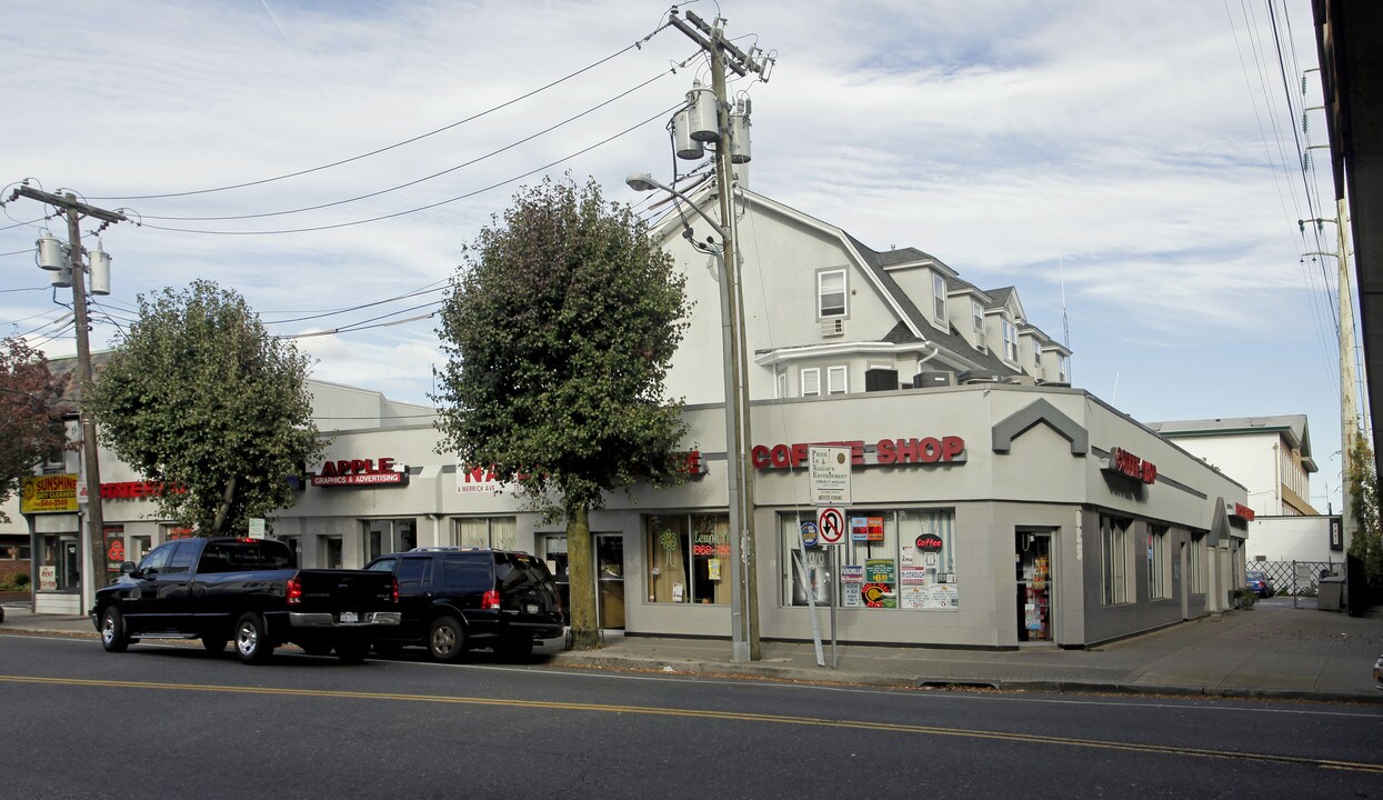 2-10 Merrick Ave in Merrick, NY - Building Photo
