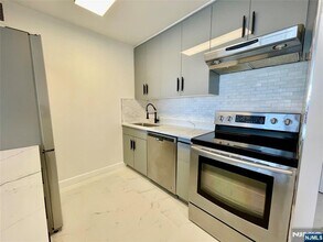 770 Anderson Ave in Cliffside Park, NJ - Building Photo - Building Photo
