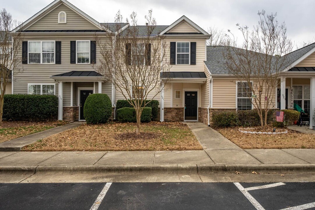 921 Cinnamon Dr in Durham, NC - Building Photo