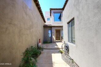 9270 E Thompson Peak Pkwy in Scottsdale, AZ - Building Photo - Building Photo