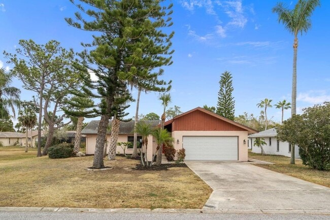 5524 Gridley Ln in New Port Richey, FL - Building Photo - Building Photo