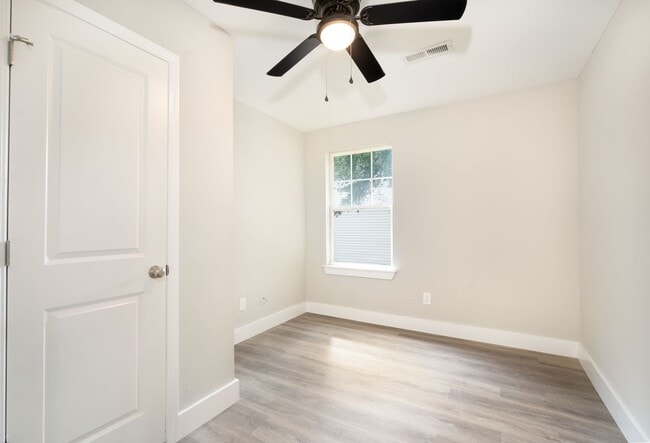 Flats on Florida 3313 in North Charleston, SC - Building Photo - Building Photo