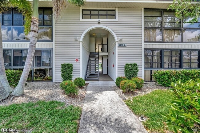 8110 S Woods Cir in Ft. Myers, FL - Building Photo - Building Photo