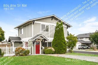 804 8th St NW in Puyallup, WA - Foto de edificio - Building Photo
