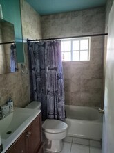 1068 NW 31st St in Miami, FL - Foto de edificio - Building Photo